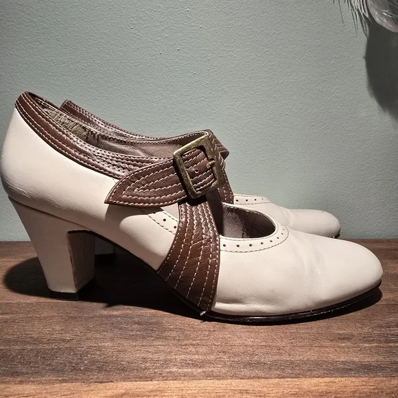 Re-mix Deluxe Vintage Classics Shoes, White And Brown Deco Heel Size 8 - Picture 2 of 6